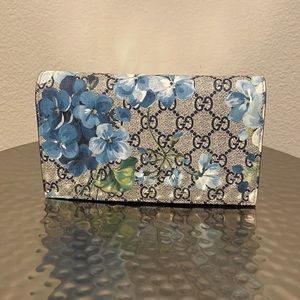 Gucci Blooms Wallet on Chain in Blue